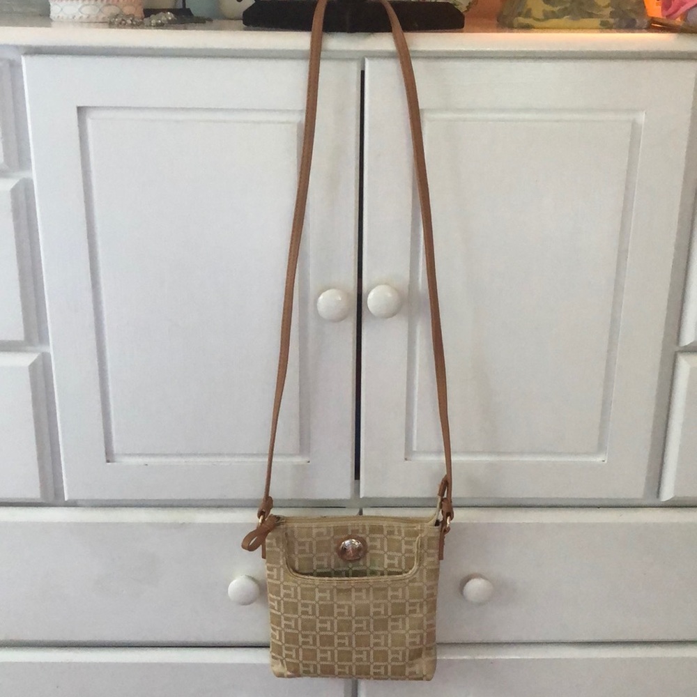 NWOT Hilfiger cross-body cloth purse